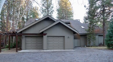 61085 Minaret Cir, Bend, OR 97702 - photo 2