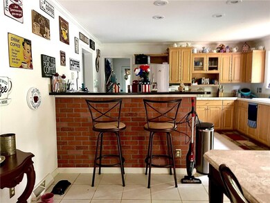 Island with dining space