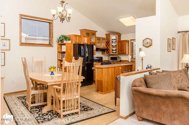 Livingroom to Kitchen