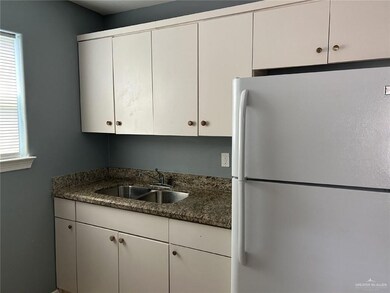 1413 Quitaca Dr unit B, Edinburg, TX 78541 - photo 4