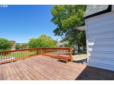 212 SE Isaac Ave, Pendleton, OR 97801 - photo 3