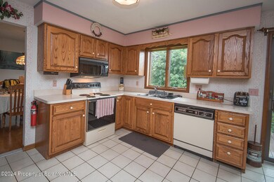 13 Marion Cir, Olyphant, PA 18447 - photo 7