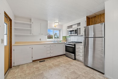 2398 Meadowbrook Dr, Eureka, CA 95503 - photo 4