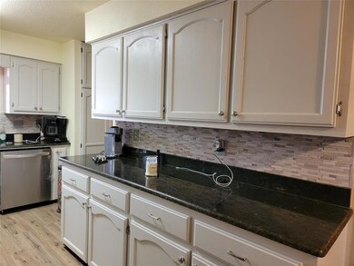 212 Avolyn Dr, Brownwood, TX 76801 - photo 6