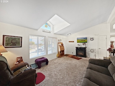 98522 Camellia Dr, Brookings, OR 97415 - photo 5