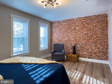 521 Locust St, Columbia, PA 17512 - photo 4