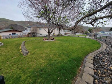 1103 3rd St, Asotin, WA 99402 - photo 5