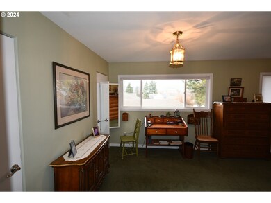 701 W 19th St, the Dalles, OR 97058 - photo 7