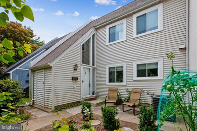 1576 Goldenrain Ct, Reston, VA 20190 - photo 3