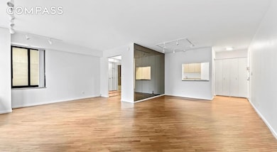 The Kingsley unit 807, New York, NY 10021 - photo 2