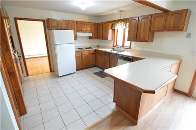 Eat-in kitchen