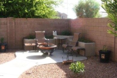 EXTRA OUTDOOR SEATING AREA