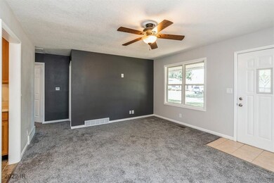 701 E 25th St S, Newton, IA 50208 - photo 6