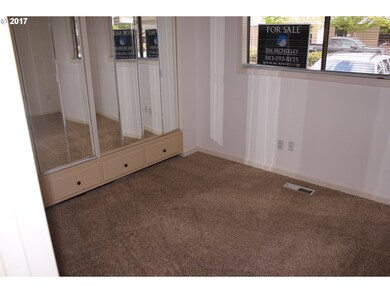 Bedroom, Primary