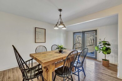 330 W Burbank St, Fredericksburg, TX 78624 - photo 7