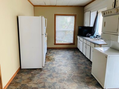 828 Vine St, Lansing, MI 48912 - photo 5