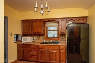 1321 E 33rd St, Des Moines, IA 50317 - photo 5