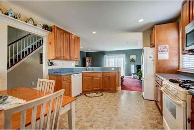 923 Emerald Downs, Garnet Valley, PA 19060 - photo 3