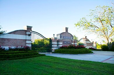 22420 Meadowhurst Cir W, Tomball, TX 77377 - photo 2