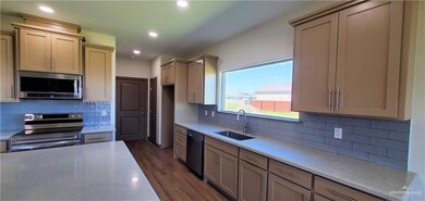 1605 Stardust Ln, Edinburg, TX 78541 - photo 4