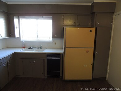 1814 S Cedar Ave, Broken Arrow, OK 74012 - photo 6