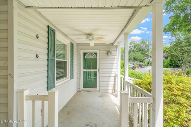 7-web-or-mls-4706 Neel Street-8