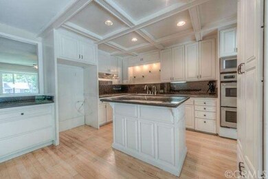 Kitchen with Island (Stainless Steel Appliances)