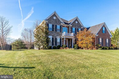 9052 John Sutherland Ln, Lorton, VA 22079 - photo 2