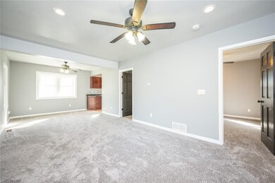 814 E 24th St, Des Moines, IA 50317 - photo 6