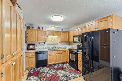 314 railroad drive - MLS Sized - 003 - 06 Kitchen.jpg