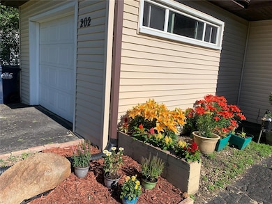 202 Blairs Ferry Rd, Hiawatha, IA 52233 - photo 2