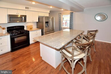 2209 Boxwood Dr, Falls Church, VA 22043 - photo 4