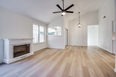 7526 Pepperbrook Dr, Houston, TX 77041 - photo 3