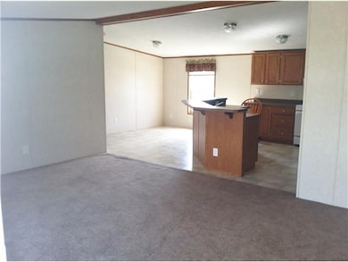 Living Room Open floor plan w/ vaulted ceiling