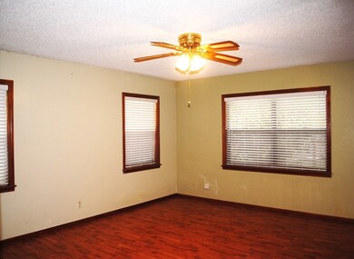 1012 Avenue C, Fredericksburg, TX 78624 - photo 3