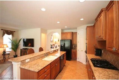Gourmet kitchen with walk-in pantry, granite count