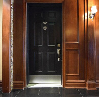 (4) Front door