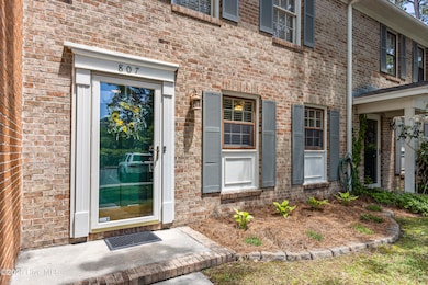 807 Seabury front close up