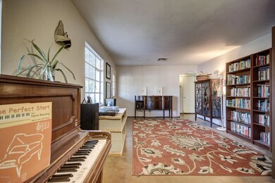 1339 W 1st St-7