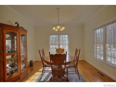 Bright eat-in area off of the kitchen with light f
