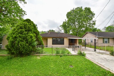 954 Oakstone St, Houston, TX 77015 - photo 2