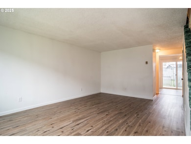 885 NE Sunset St unit 11, Roseburg, OR 97470 - photo 5