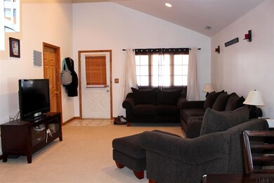 2146 Oaklawn Ave, Schenectady, NY 12306 - photo 3