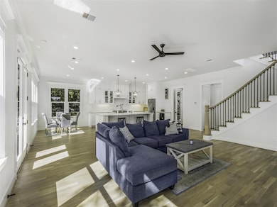 2115 Cheshire Ln, Houston, TX 77018 - photo 3