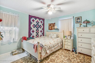 32 Hemlock Rd Howell Township-large-004-