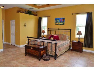 12857 N 82nd Lane-Living room