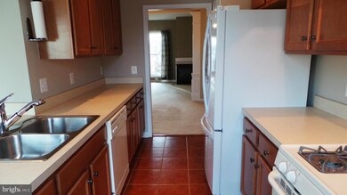 8203 Singleleaf Ln, Lorton, VA 22079 - photo 7