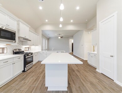 10284 Bayou Oaks Dr, Conroe, TX 77385 - photo 5