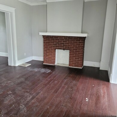 Living room with gas-log fireplace