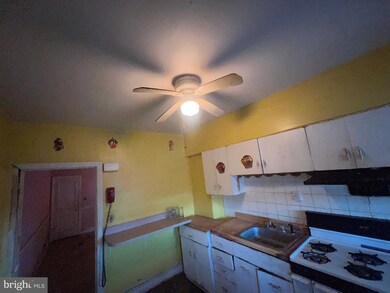 3906 Woodridge Rd, Baltimore, MD 21229 - photo 4